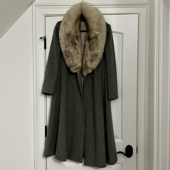 STUNNING! SUPER RARE Vintage ‘MONTALDO’S’ Gray Regency Cashmere And Fur Coat! - Picture 5 of 16
